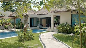 Villa 4 Bed Room Private Pool and Garden | Garden view