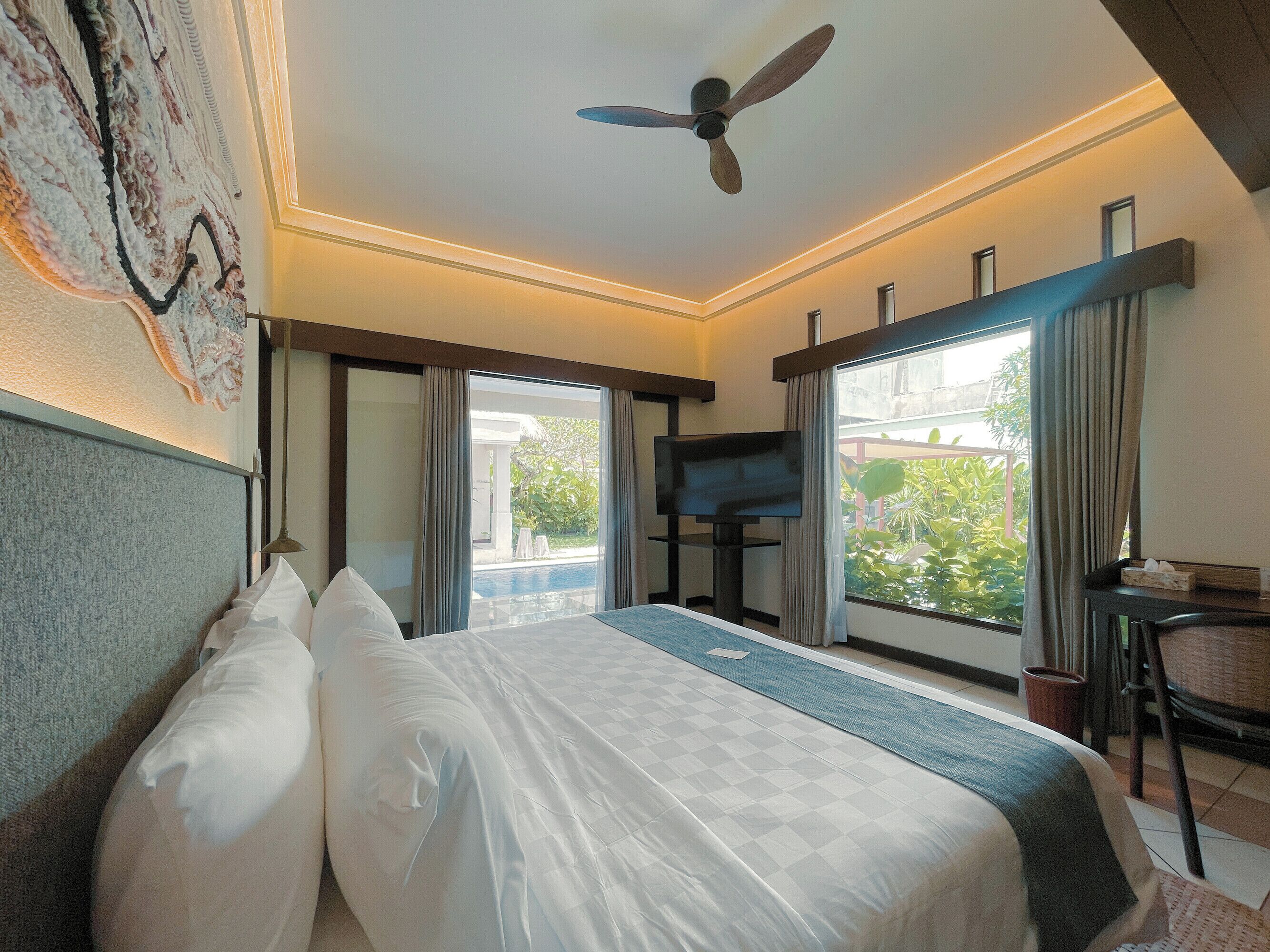 Zimmersafe, Schreibtisch, laptopgeeigneter Arbeitsplatz