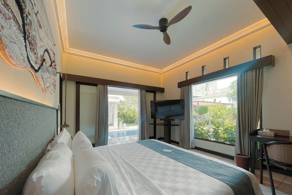 In-room safe, desk, laptop workspace, blackout curtains