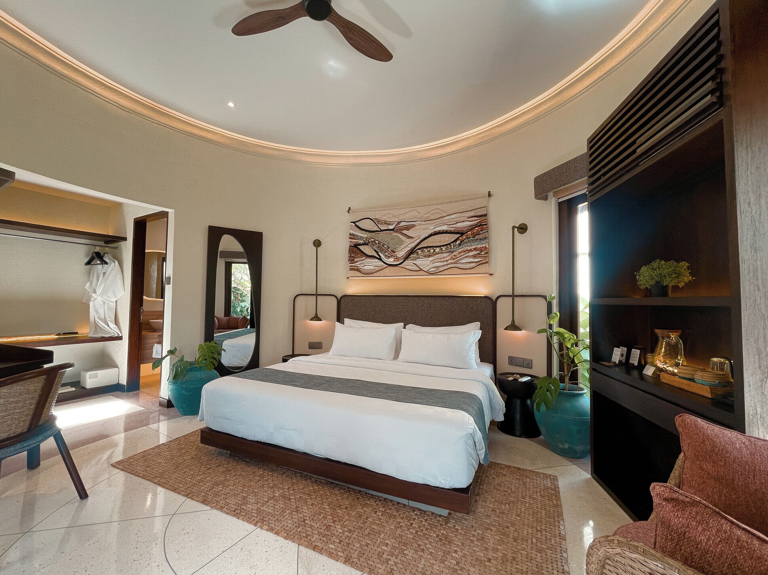 Caja de seguridad en la habitación y escritorio 