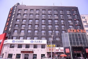 المنشأة من الخارج