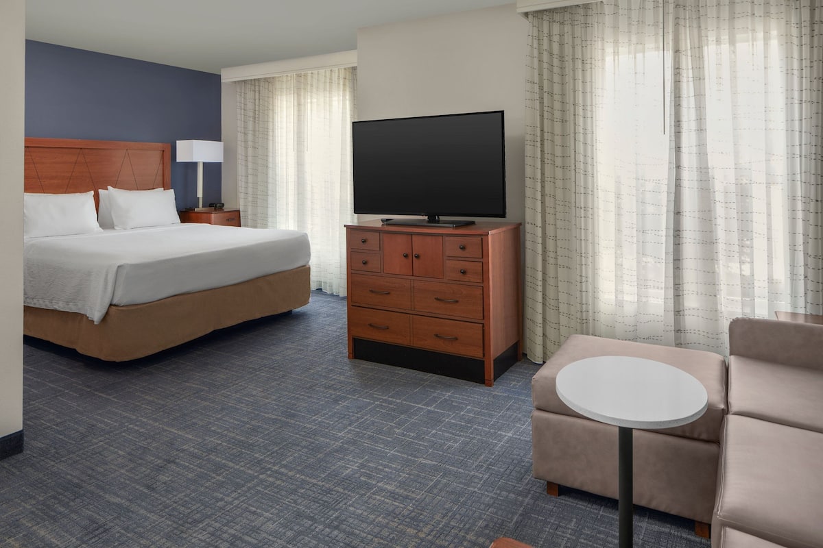 In-room safe, desk, iron/ironing board, free cots/infant beds