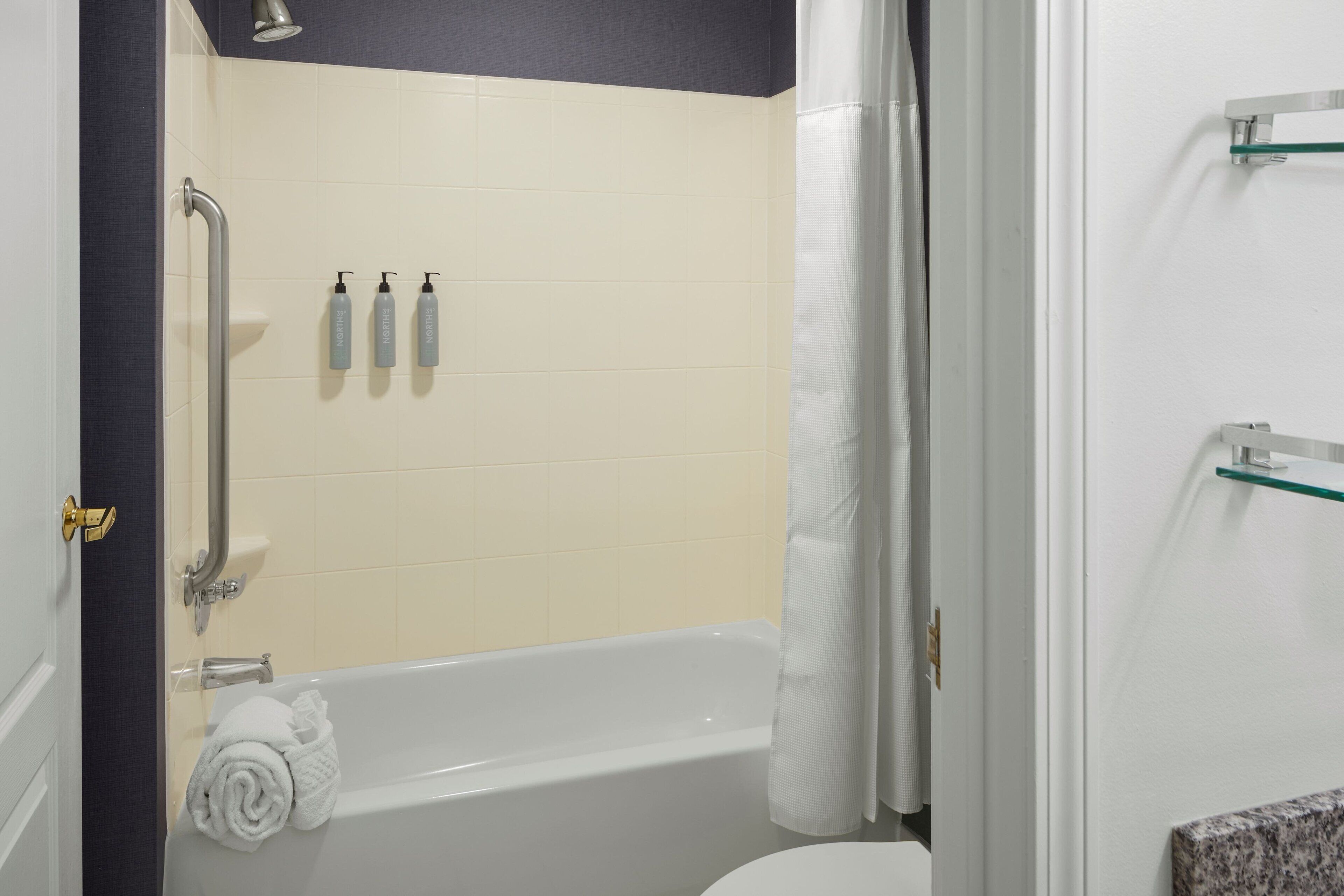 suite, 1 bedroom, non smoking | bathroom | combined shower/bathtub, designer toiletries, hair dryer, towels