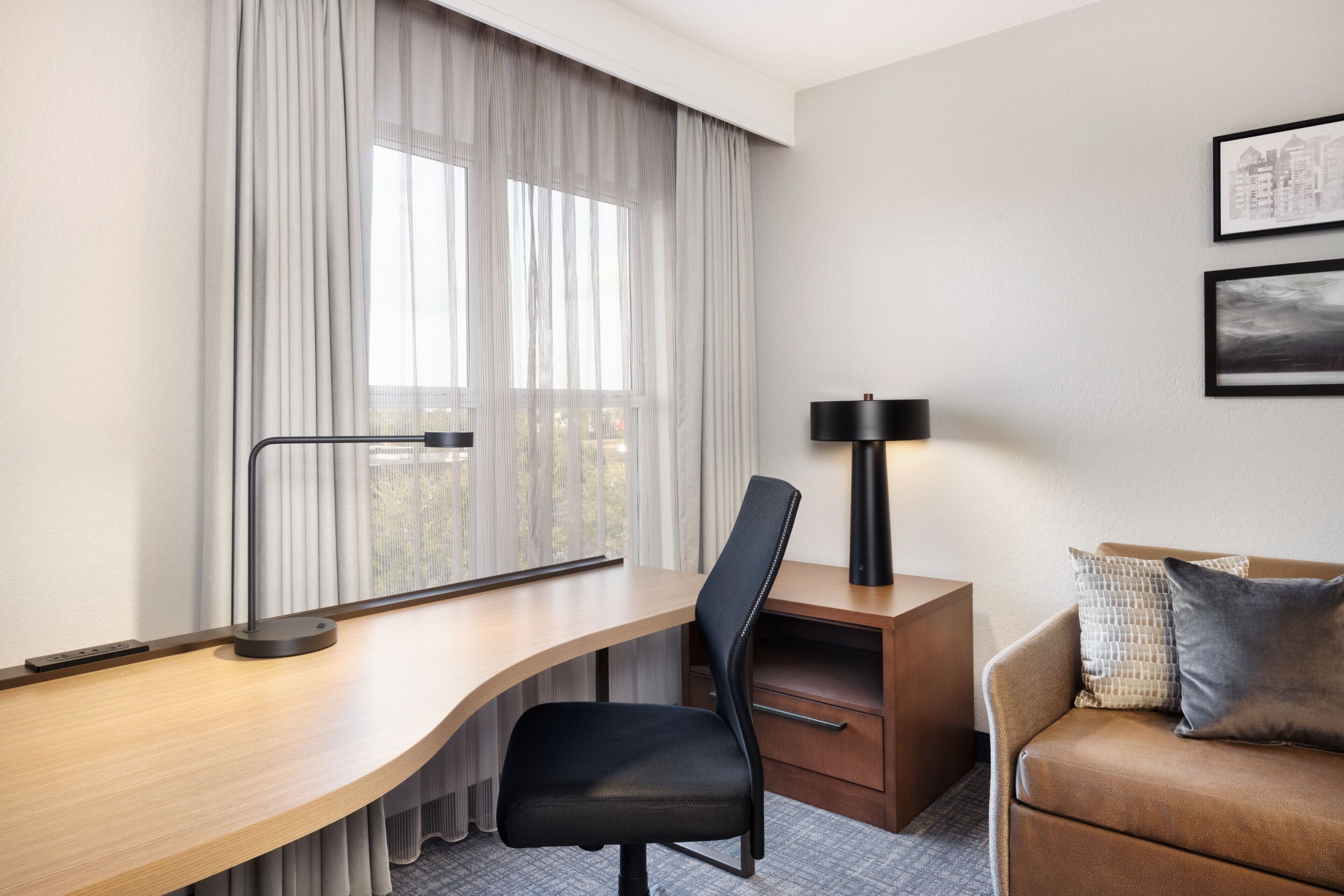 1 bedroom, premium bedding, desk, laptop workspace