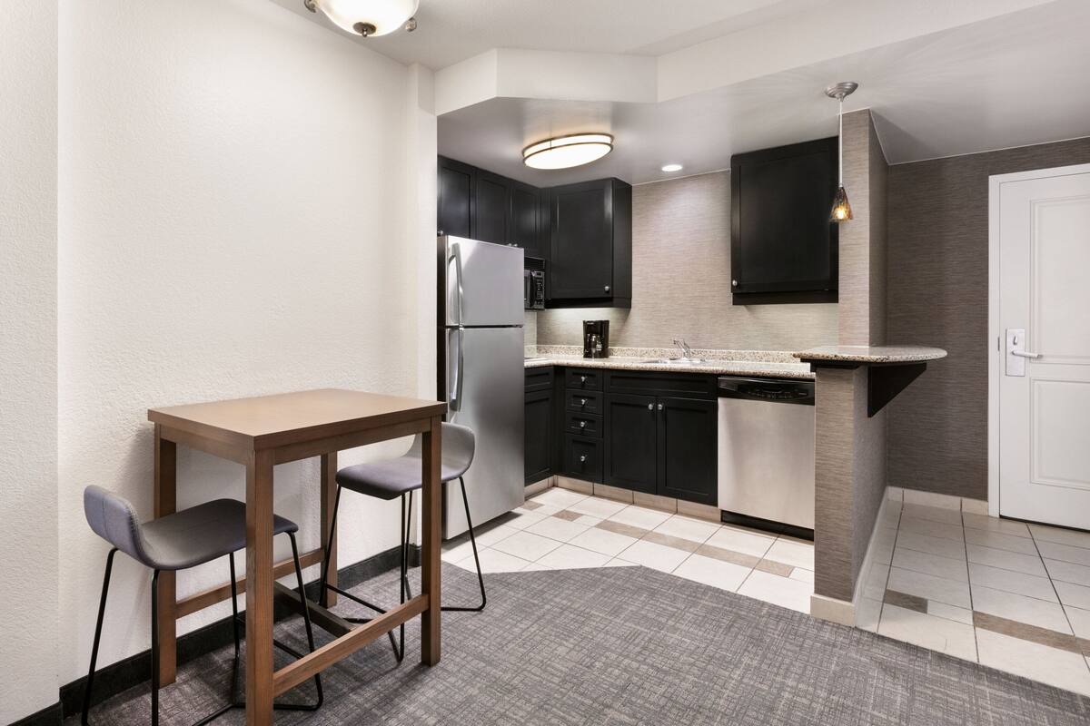 fridge, microwave, stovetop, dishwasher