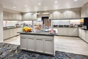 Free daily continental breakfast - Residence Inn by Marriott Daytona Beach Speedway/Airport (Daytona Beach)