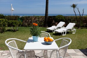 Rom – superior, terrasse, bassengutsikt | Utsikt mot strand/hav