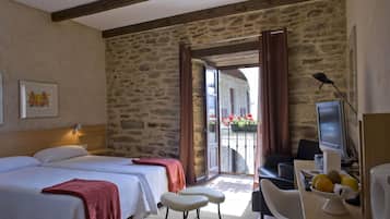 Suite (3 pax) | Een minibar, een kluis op de kamer, gratis wifi, beddengoed