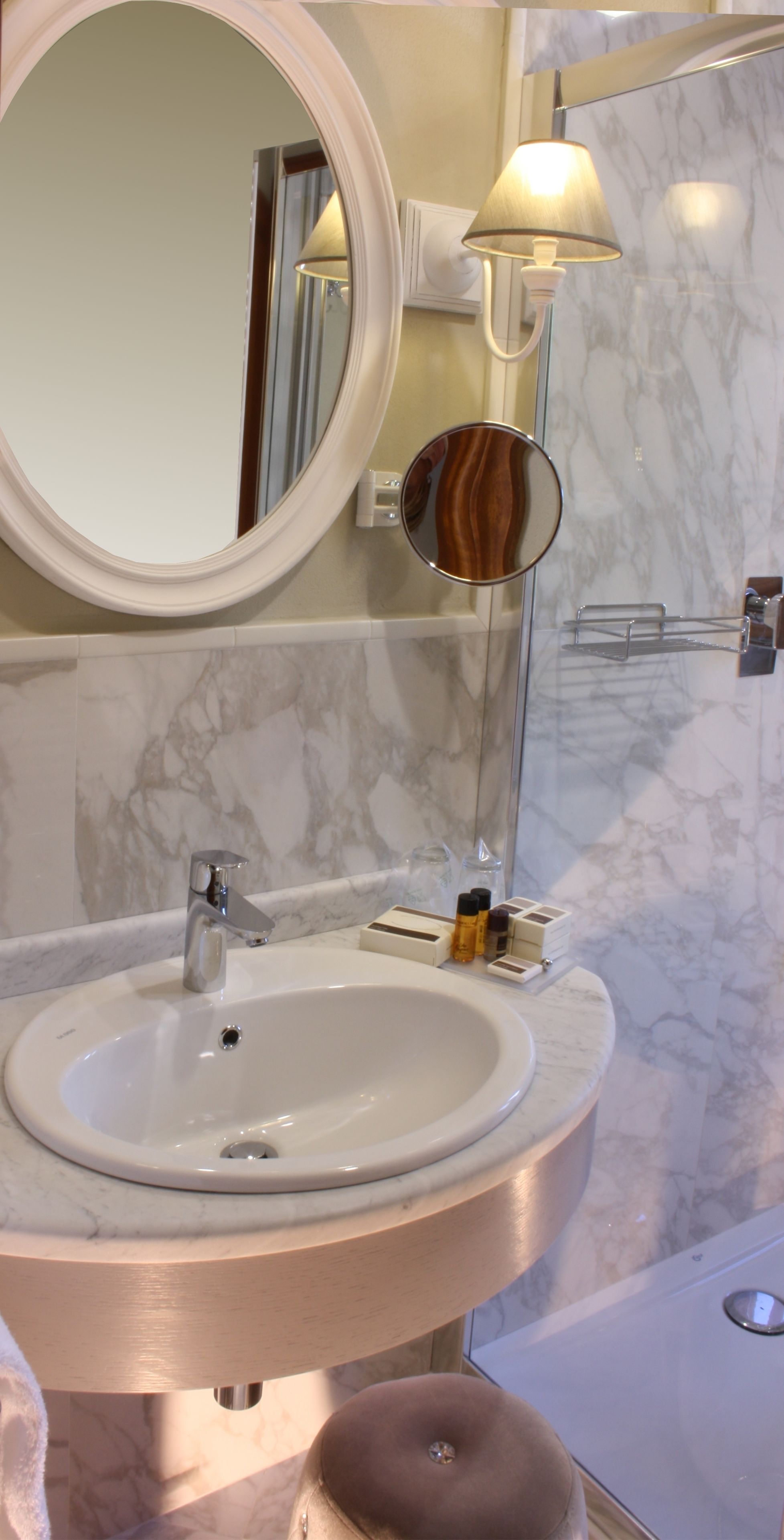 shower, rainfall showerhead, hair dryer, bidet