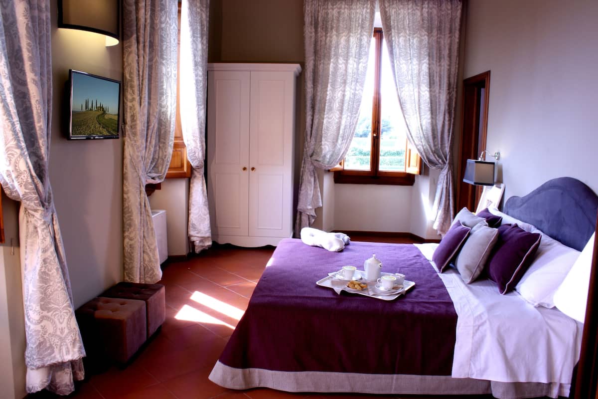 suite, annex building | down duvets, select comfort beds, minibar, in-room safe