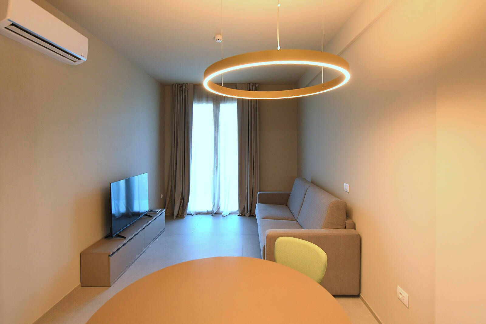 apartament handy | living area | 20-inch tv with satellite channels