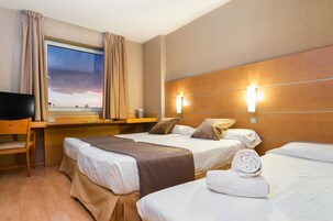 Double Room with extra bed (3 adults) | Minibar, in-room safe, desk, soundproofing