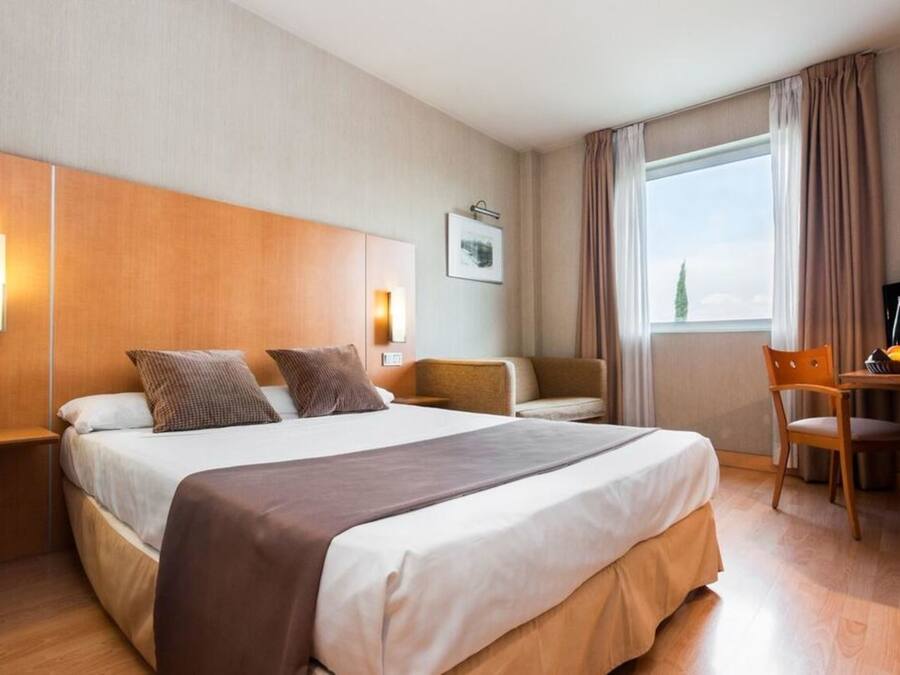 Minibar, in-room safe, desk, soundproofing