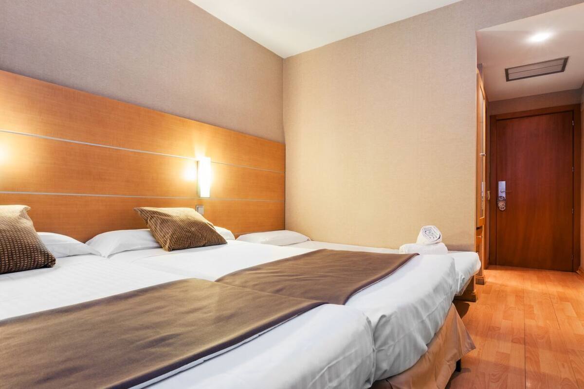 double room with extra bed (3 adults) | minibar, in-room safe, desk, soundproofing