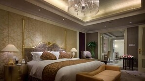 A spacious hotel room with a large bed, a sitting area, and a chandelier. - Grand Soluxe International HOT (Xi'an)