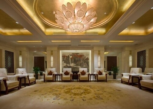 Grand Soluxe International HOT