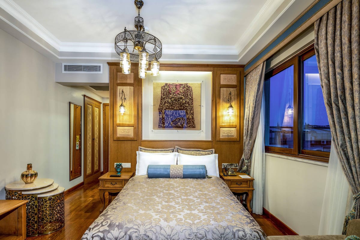 1 bedroom, egyptian cotton sheets, premium bedding, down duvets