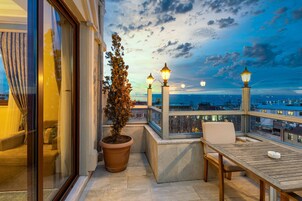 Egyptian cotton sheets, premium bedding, down duvets