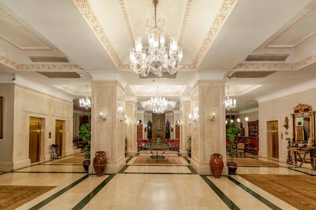 Lobby. Sultanhan Hotel - Special Class