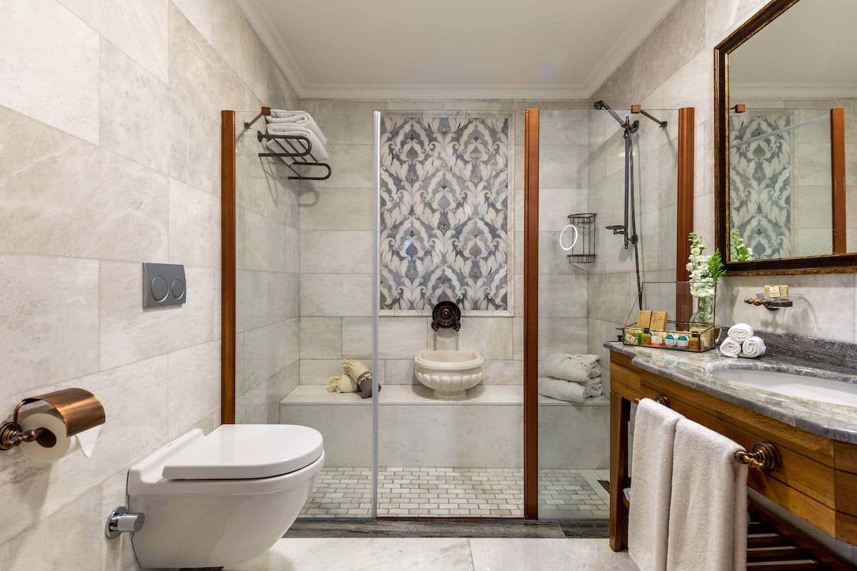 presidential suite, terrace, sea view | bathroom | combined shower/bathtub, rainfall showerhead, designer toiletries
