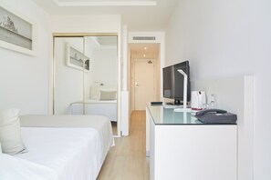 Basic Single Room (1 single bed) | Minibar, desk, laptop workspace, soundproofing - Argos Hotel (Ibiza Town)