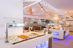 Breakfast, lunch, dinner served; international cuisine