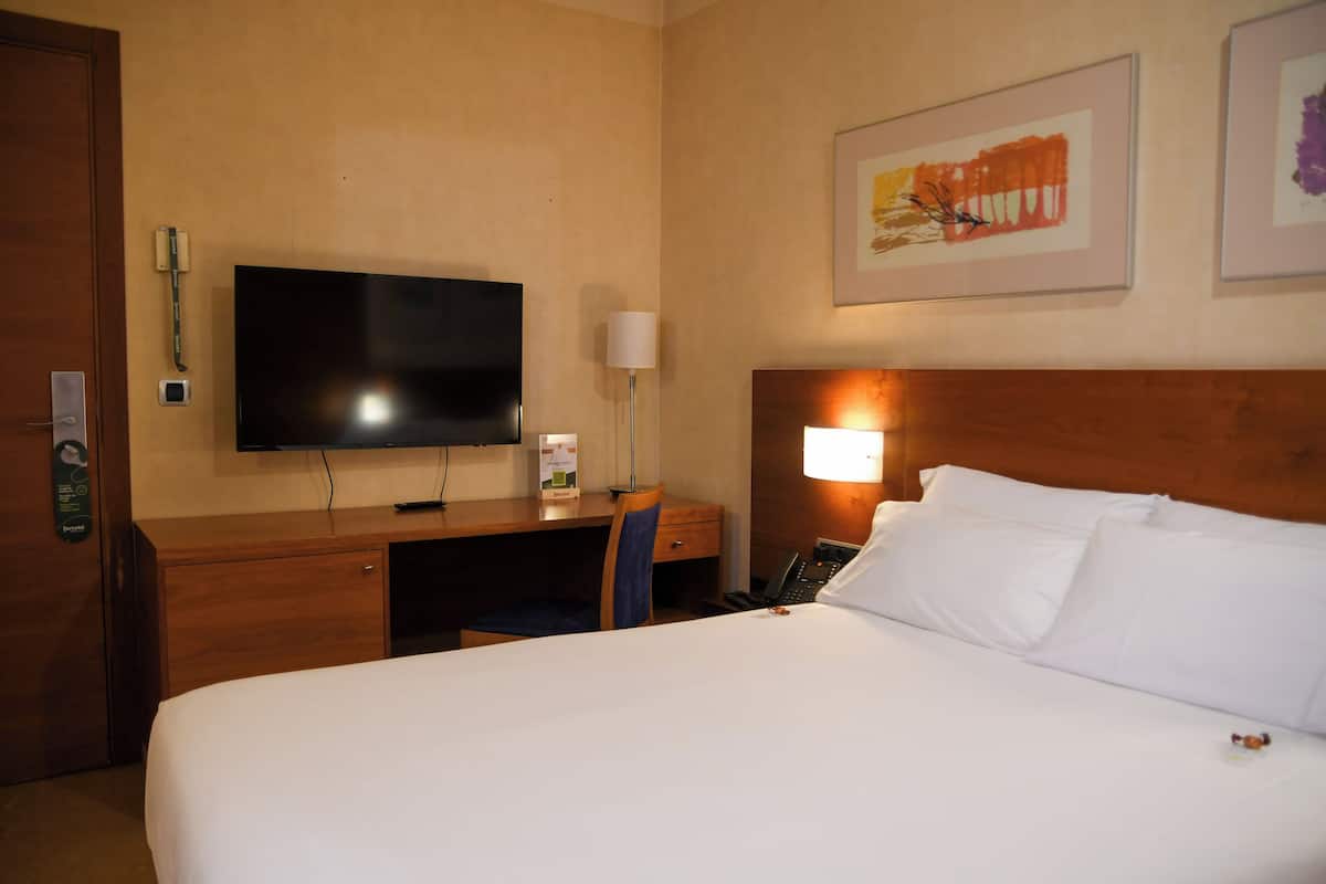Minibar, in-room safe, desk, soundproofing