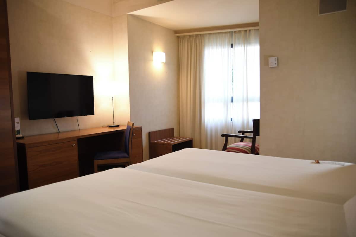 Minibar, in-room safe, desk, soundproofing