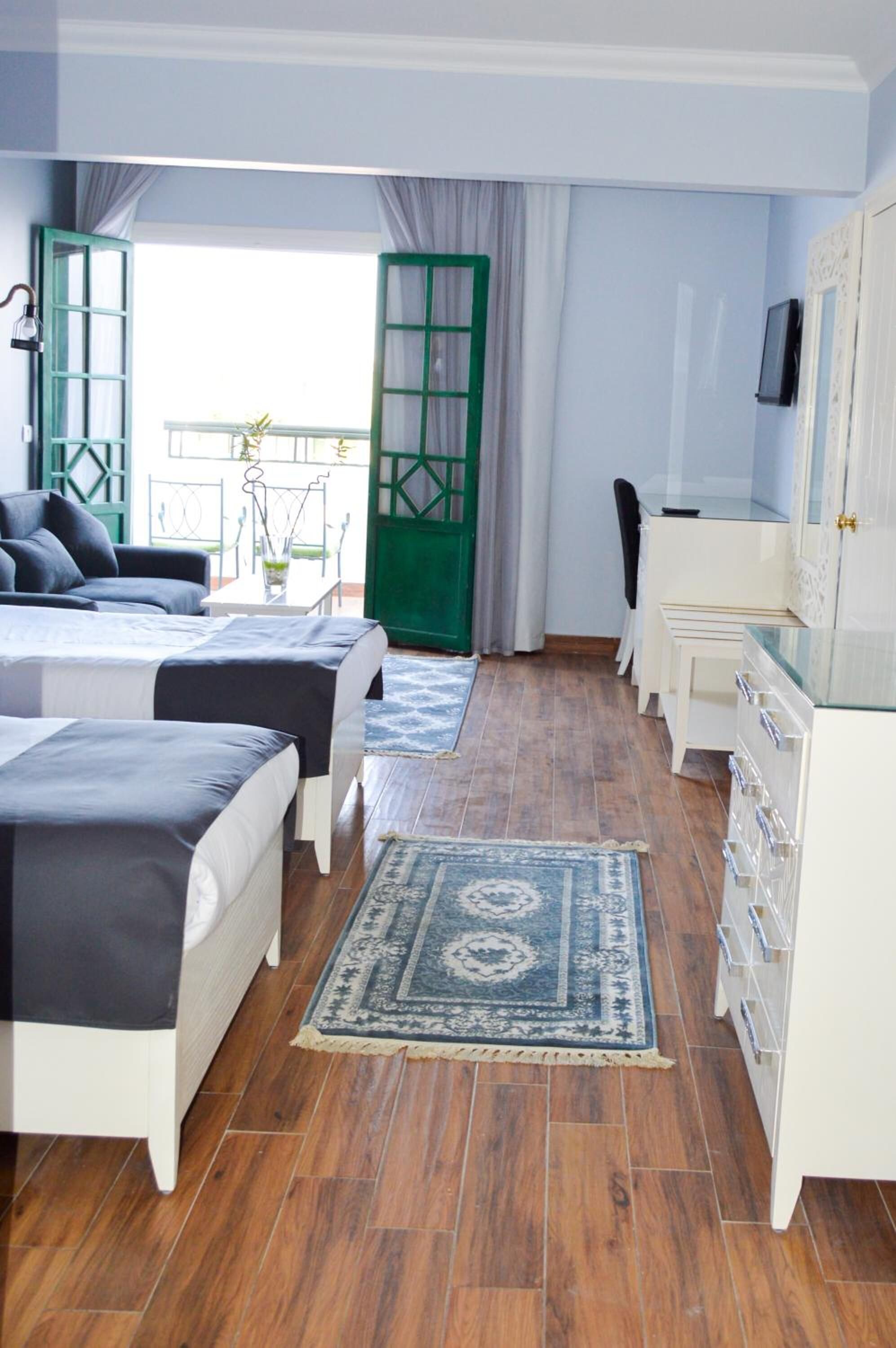 Premium bedding, in-room safe, desk