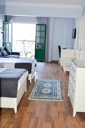 Premium bedding, in-room safe, desk