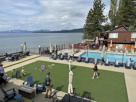 Sundeck. Crown Motel