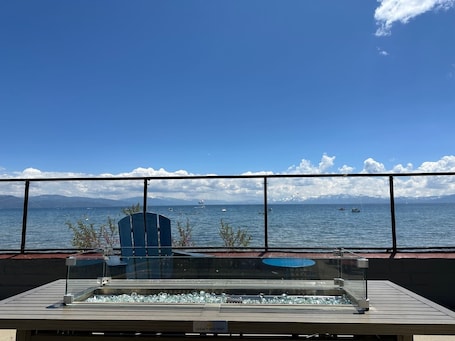 Sundeck. Crown Motel