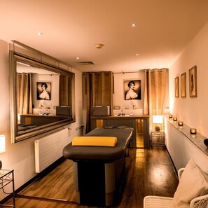 Un sauna, baño turco, tratamientos corporales, aromaterapia