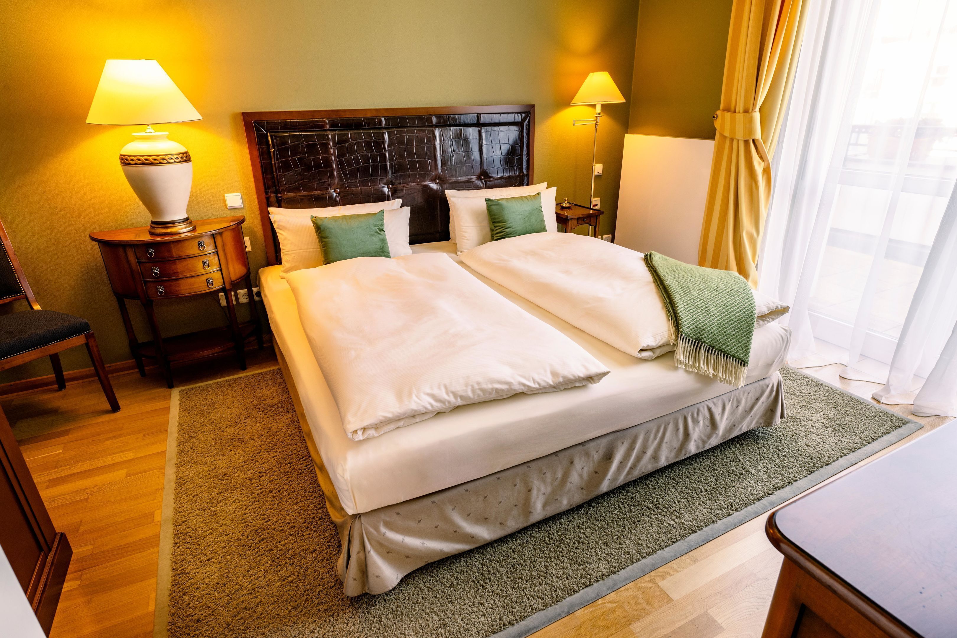 Rom – premium | Sengetøy av topp kvalitet, safe på rommet og individuelt dekorert