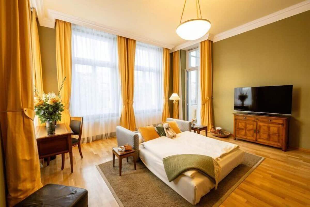 Deluxe Suite | Premium bedding, in-room safe, desk, laptop workspace
