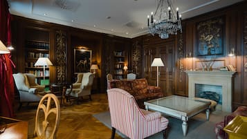 43-inch LCD TV with satellite channels, TV