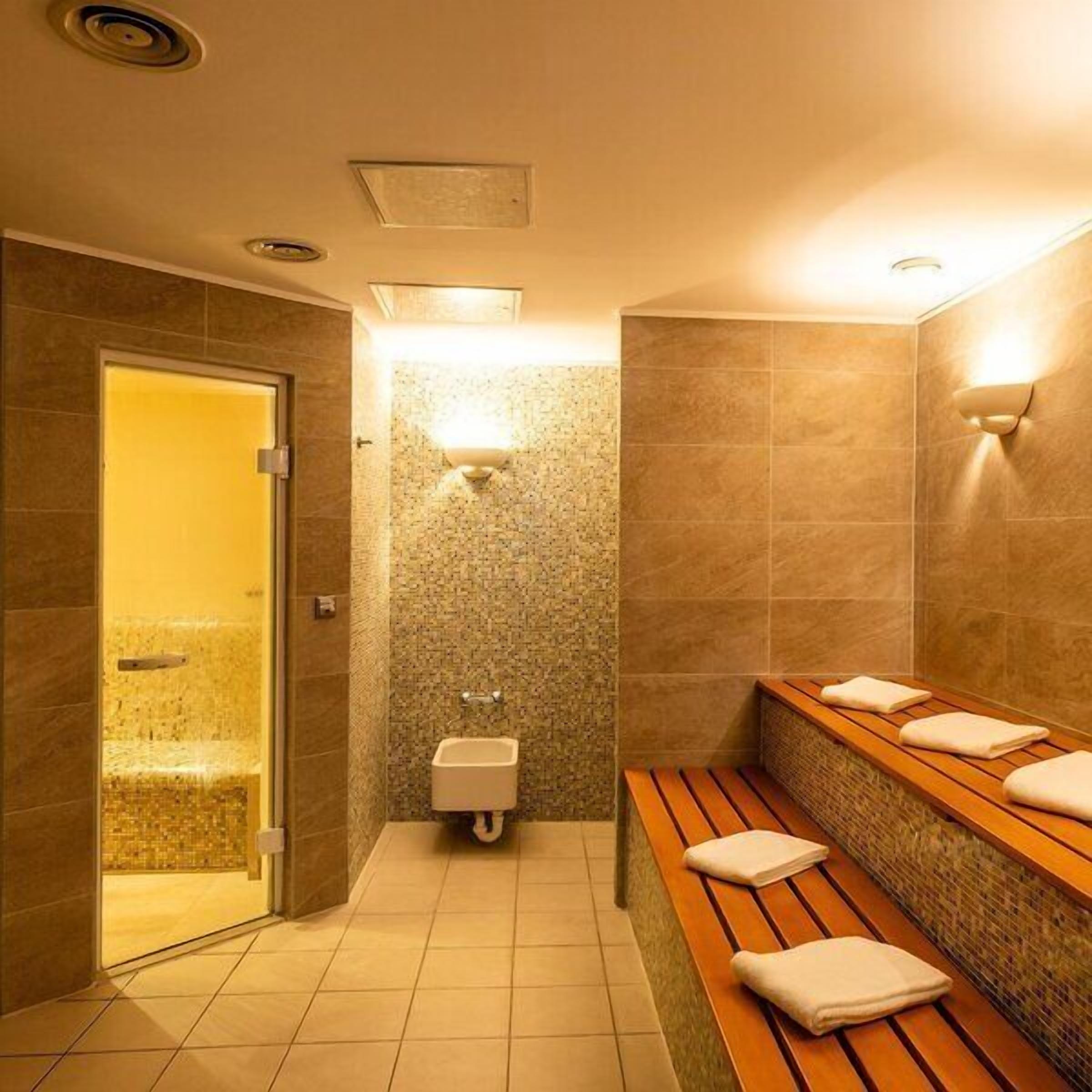 Sauna, Dampfbad, Körperbehandlungen, Aromatherapie, Warmsteinmassagen