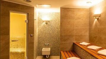 Sauna, Dampfbad, Körperbehandlungen, Aromatherapie, Warmsteinmassagen