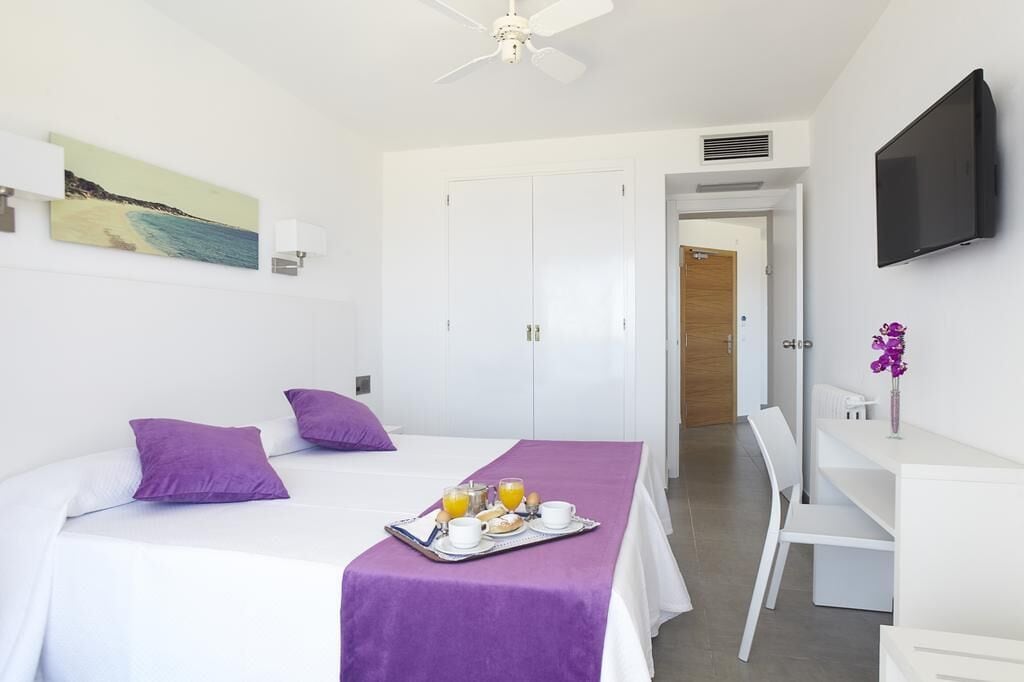 1 bedroom, laptop workspace, free cots/infant beds, free WiFi