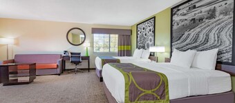 Super 8 by Wyndham Emmetsburg