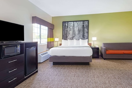 Suite, 1 King Bed, Non Smoking, Hot Tub | Desk, blackout drapes, iron/ironing board, free cribs/infant beds