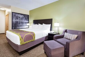 Svit - 1 kingsize-säng - icke-rökare - bubbelpool | Skrivbord, mörkläggningsgardiner och strykjärn/strykbräda