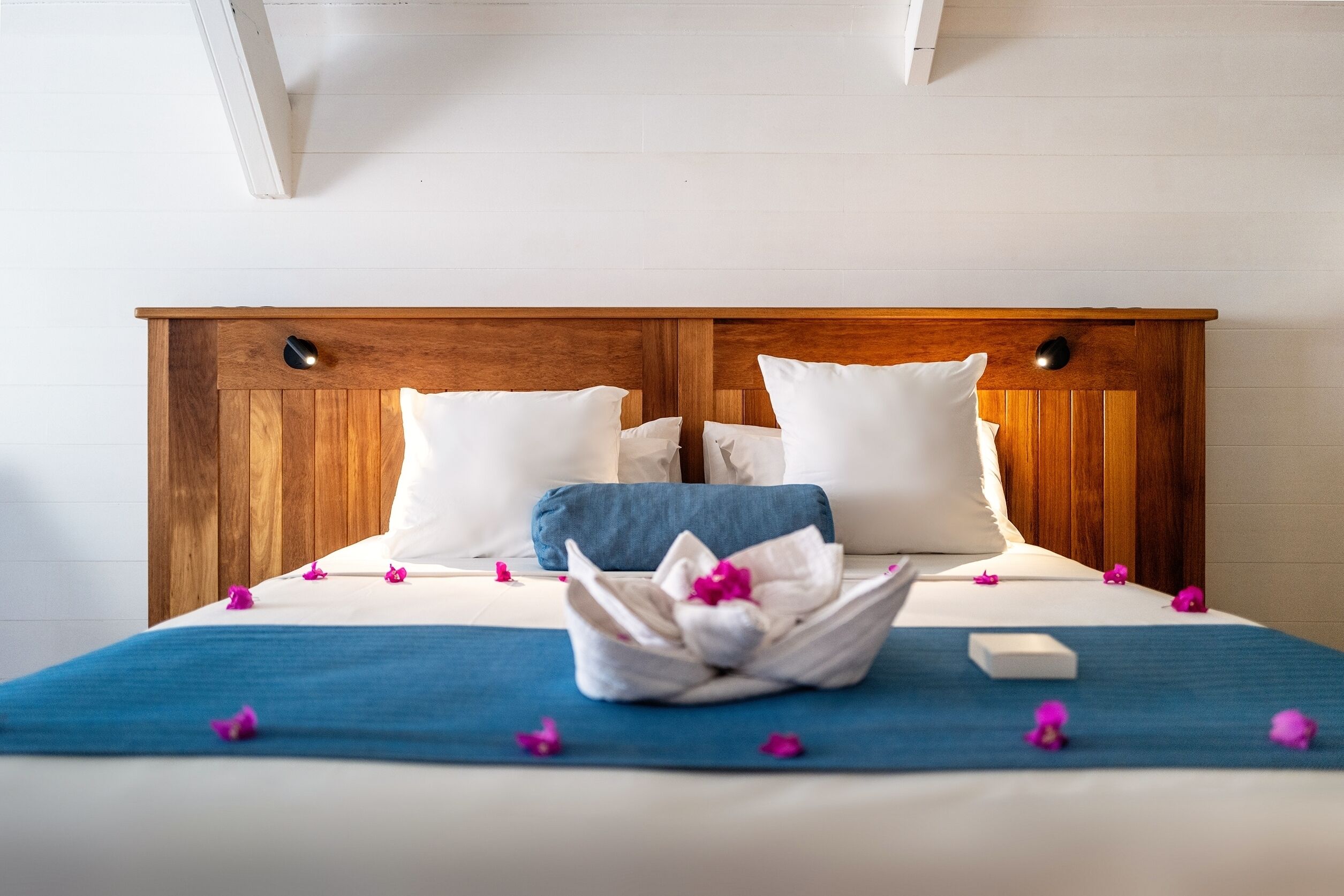 junior suite, partial sea view | 1 bedroom, premium bedding, minibar, in-room safe