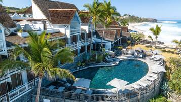 Outdoor pool, open 8:00 AM to 9:00 PM, pool loungers