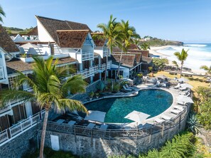 Outdoor pool, open 8:00 AM to 9:00 PM, pool loungers