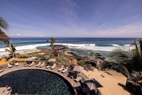 Senior Suite, Jetted Tub, Ocean View | Premium bedding, minibar, in-room safe, desk. Boucan Canot