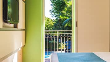 Chambre Piscine | Blackout drapes, WiFi (free), individually decorated