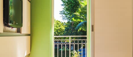 Cortinas blackout, wifi gratis y decoración personalizada