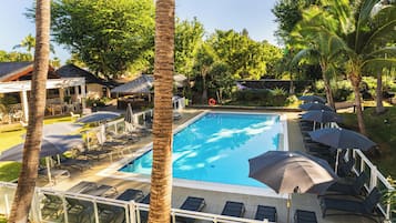 Außenpool, geöffnet von 09:00 Uhr bis 22:00 Uhr, Sonnenschirme