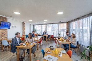 Daily buffet breakfast (EUR 8 per person) - Brit Hotel Tours Nord (Tours)